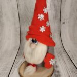Новогодний гном - милая и уютная игрушка ручной работы, которая станет отличным украшением вашего интерьера или оригинальным подарком на Новый год