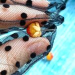 Серьги-гвоздики с морошкой — изображение 3