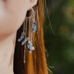 Серьги с бабочками и декоративными цепочками Изящное украшение, в котором сочетается нежность природного мотива и современный дизайн. Серьги ручной работы выполнены из качественной полимерной глины с тщательной проработкой деталей.