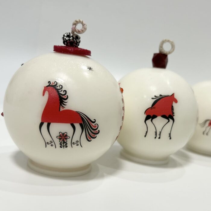 Свеча-шар "Мезенский конь", 240 г — изображение 2