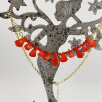 Ожерелье из натурального коралла: яркий акцент вашего образа.