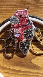 Брошь "Розовый какаду"