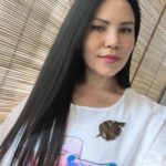 Миниатюрная брошь в виде листа сирени, выполненная с помощью удивительной техники гальванопластика. Лист словно оживает в металле, храня в себе память о тёплом летнем вечере и лёгком аромате цветущего сада.