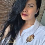 Изысканная брошь - лист благородного крымского черешчатого дуба — растения, которое встречается только в Крыму. Техника гальванопластика позволила с удивительной точностью передать мельчайшие детали: каждая прожилка листа словно ожила, превратившись в сложный, завораживающий узор.