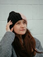 Шапка с отворотом зимняя, женская, крючком крупной вязкой — изображение 10