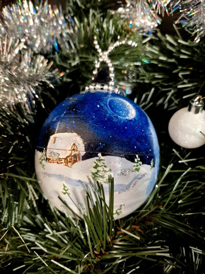 Шар-шкатулка новогодний "Снежная кошка" — изображение 2