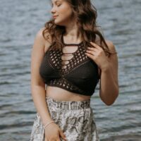 Кроп топ на завязках(шнуровка), связано крючком, ручная работа