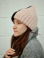 Шапка с отворотом зимняя, женская, крючком крупной вязкой — изображение 22