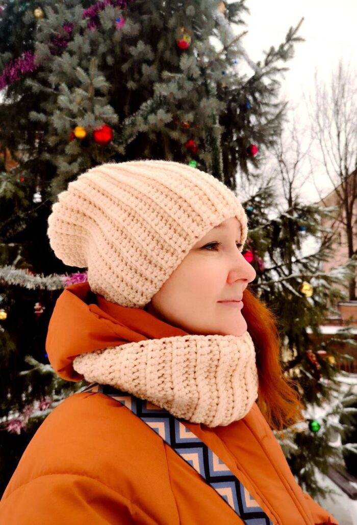 Шапка с отворотом зимняя, женская, крючком крупной вязкой — изображение 6