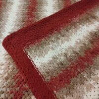 Уютный вязаный плед с выразительным полосатым узором — стильное и практичное дополнение к вашему дому. Изделие выполнено вручную с использованием мягкой, объёмной пряжи, которая дарит приятные тактильные ощущения и создаёт атмосферу тепла и комфорта. Особенности: Дизайн: чередующиеся полосы в тёплой цветовой гамме — насыщенные терракотовый, бежевые и белые оттенки. Узор выглядит ярко и в то же время сдержанно, легко впишется в любой интерьер. Техника исполнения: вязание крючком, что придаёт пледу особую фактурность и плотность. Материал: гипоаллергенная пряжа, приятная на ощупь, устойчивая к износу. Размер: универсальный — подойдёт как покрывало для кровати, дивана или кресла. Точные размеры уточняйте при заказе. Плотность вязки: средняя — плед одновременно мягкий и достаточно тёплый. Края: аккуратно обработаны, оформлены широкой терракотовой каймой, подчёркивающей дизайн изделия. Преимущества: Экологичность: безопасные материалы, подходящие для использования в детской комнате. Долговечность: благодаря плотной вязке плед не распускается и сохраняет форму долгое время. Эстетика: стильный геометрический узор делает плед не только полезным, но и декоративным элементом интерьера. Практичность: можно использовать в любое время года — как лёгкое одеяло весной и осенью или как уютный аксессуар зимой. Для кого подойдёт: для любителей домашнего уюта и натуральных материалов; для родителей, ищущих безопасный и тёплый плед для ребёнка; для тех, кто ценит ручную работу и уникальные вещи; для обновления интерьера спальни, гостиной или детской комнаты. Подарите себе или близким немного тепла и комфорта с этим очаровательным вязаным пледом! Рекомендации по уходу за изделием: Стирка изделия может производиться как вручную.так и в стиральной машине. Лучше при этом выбрать режим деликатной стирки, добавив кондиционер для белья, температуру выставить не более 30 градусов.Отжим-800 оборотов,чтобы изделие не впитывало в себя лишнюю влагу.Высушить изделие можно на сушилке,разместив в горизонтальном положении.Если Ваше изделие большое -не бойтесь,смело складывайте ,чтобы просушить. Совет,который поможет сохранить плюшевые вещи в отличном состоянии: 1-Не утюжьте их ! 2-Не использовать отбеливатели ! Комплектация: Изделие-плед Рекомендации по уходу Упаковка: Тканевая сумка-чехол на молнии, с ручкой-шнуром.(Что позволяет удобное перемещение и хранение). Плед будет долго Вас радовать своими качествами. Станет отличным интерьерным решением. Замечательный индивидуальный подарок. Возможно изготовление под Ваши пожелания: цвет, размер.рисунок плетения. Всегда рады помочь Вам с выбором. С любовью и теплом для Вас Вязаные прелести.