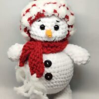 Вязаная игрушка «Снеговик»