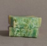 Позвольте себе перенестись на цветущий летний луг — с мылом, которое дарит коже нежность природы и воспоминания о тёплых солнечных днях.