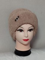 Вязаная шапка с отворотом