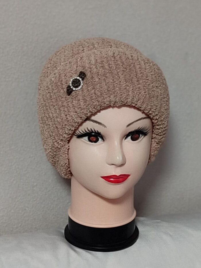 Вязаная шапка с отворотом