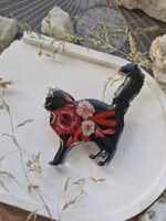 Броши кошки на черном фоне — изображение 3