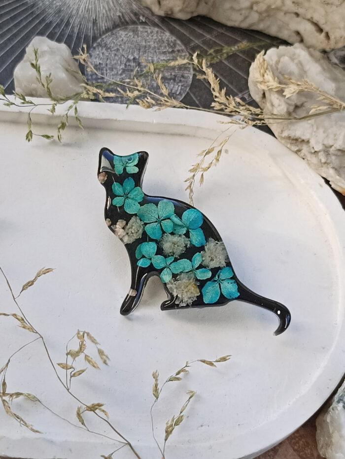 Броши кошки на черном фоне — изображение 5