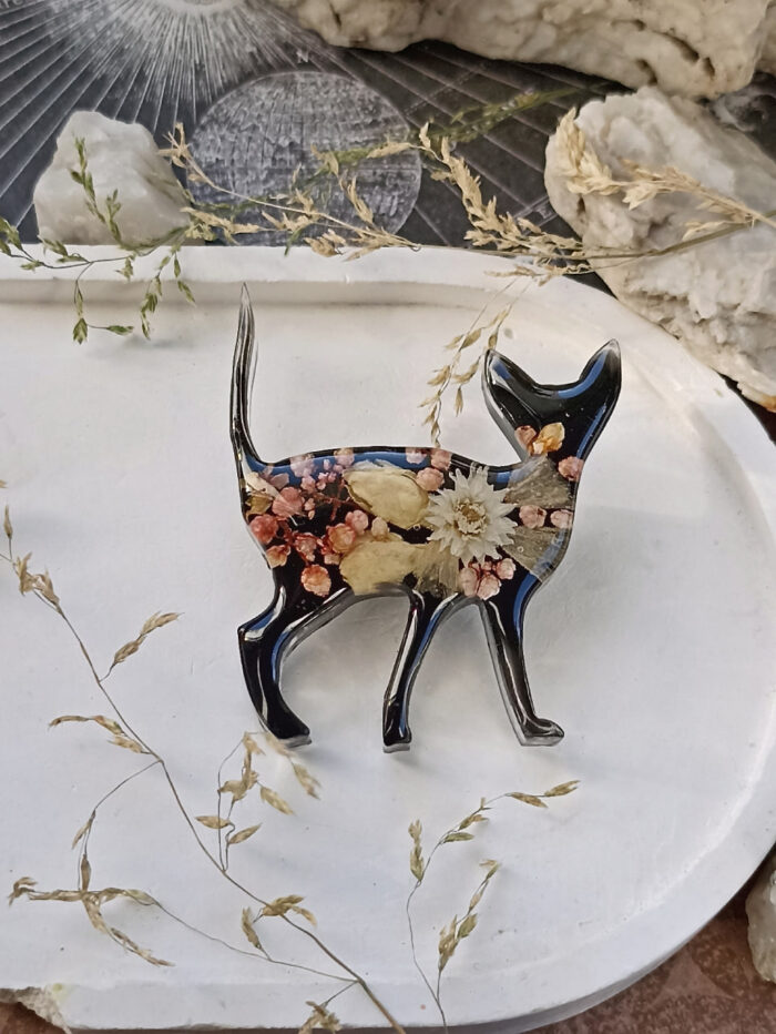 Броши кошки на черном фоне — изображение 7