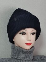 Вязаная шапка с отворотом