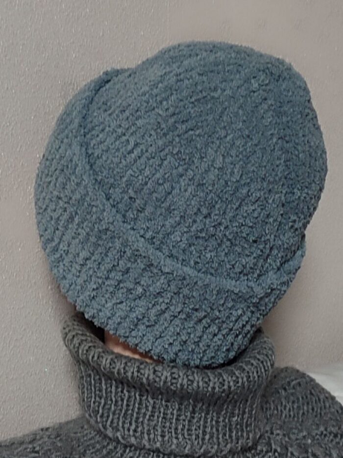 Вязаная шапка с отворотом — изображение 8