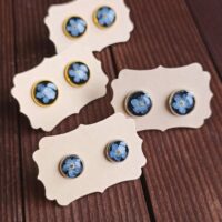 Сережки-гвоздики с незабудками