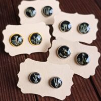 Сережки-гвоздики с лишайником