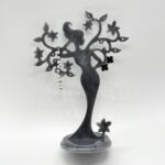 Перед вами изящная подставка для украшений.