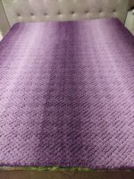 Плед из турецкой гипоаллергенной плюшевой нити градиента - плавный переход от темного тона к светлому и наоборот. Alize Puffy Fine Ombre batik Уютный вязаный плед из пряжи Alize Puffy Fine Ombre batik — идеальное дополнение к вашему домашнему интерьеру. Изделие выполнено вручную с использованием мягкой плюшевой пряжи, которая дарит приятные тактильные ощущения и создаёт атмосферу тепла и комфорта. Особенности: Материал: 100% микрополиэстер (пряжа Alize Puffy Fine Ombre batik), гипоаллергенный и безопасный для детей. Цвет: нежный сиреневый оттенок, который легко впишется в любой интерьер. Техника вязки: плетёный узор, придающий изделию объём и рельефность. Размер: подходит для стандартного спального места (точный размер уточняйте при заказе). Плотность: высокая за счёт особенностей пряжи и техники плетения — плед не только мягкий, но и достаточно тёплый. Уход: можно стирать при температуре до 30 °C, не более 800 оборотов при отжиме. После стирки сохраняет форму и цвет. Преимущества: Экологичность и безопасность: материал не вызывает аллергии, подходит для использования в детской комнате. Долговечность: благодаря прочной структуре петель плед не распускается и сохраняет внешний вид долгое время. Эстетика: стильный плетёный узор и приятный цвет делают плед не только полезным, но и декоративным элементом. Универсальность: подойдёт для использования на кровати, диване или кресле. Можно взять с собой на пикник или использовать как покрывало в автомобиле. Для кого подойдёт: для любителей уюта и мягких текстильных изделий; для родителей, ищущих безопасный и тёплый плед для ребёнка; для тех, кто ценит ручную работу и уникальные вещи; для обновления интерьера спальни или гостиной. Подарите себе или близким немного тепла и комфорта с этим очаровательным пледом! Рекомендации по уходу за изделием: Стирка изделия может производиться как вручную.так и в стиральной машине. Лучше при этом выбрать режим деликатной стирки, добавив кондиционер для белья, температуру выставить не более 30 градусов.Отжим-800 оборотов,чтобы изделие не впитывало в себя лишнюю влагу.Высушить изделие можно на сушилке,разместив в горизонтальном положении.Если Ваше изделие большое -не бойтесь,смело складывайте ,чтобы просушить. Совет,который поможет сохранить плюшевые вещи в отличном состоянии: 1-Не утюжьте их ! 2-Не использовать отбеливатели ! Комплектация: Изделие-плед Рекомендации по уходу Упаковка: Тканевая сумка-чехол на молнии, с ручкой-шнуром.(Что позволяет удобное перемещение и хранение). Плед будет долго Вас радовать своими качествами. Станет отличным интерьерным решением. Замечательный индивидуальный подарок. Возможно изготовление под Ваши пожелания: цвет, размер.рисунок плетения. Всегда рады помочь Вам с выбором. С любовью и теплом для Вас Вязаные прелести.