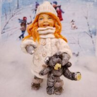 Ватная игрушка "Девочка с плюшевым мишкой" Интерьерная декоративная игрушка, елочное украшение.