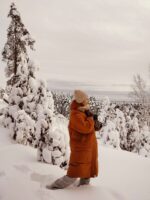 Шапка с отворотом зимняя, женская, крючком крупной вязкой — изображение 20