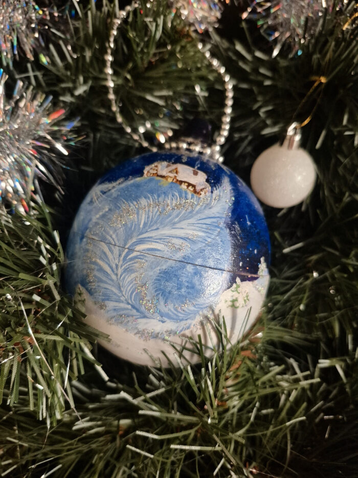 Шар-шкатулка новогодний "Снежная кошка" — изображение 4