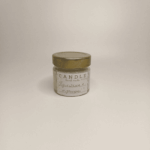 Ароматическая свеча «Булочка с корицей» — эликсир уюта из волшебного мира Перед вами не просто свеча, а магический артефакт, созданный вручную искусными алхимиками тепла и аромата. Эта миниатюрная баночка хранит в себе тайну сказочной пекарни, затерянной в лесах эльфийского королевства. Как только фитиль вспыхнет, в воздухе зазвучит древнее заклинание — аромат свежей выпечки, сплетённый с пряной корицей. Это не просто запах, а портал в мир, где каждый вечер наполнен уютом и волшебством.