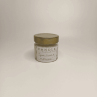 Ароматическая свеча «Булочка с корицей» — эликсир уюта из волшебного мира Перед вами не просто свеча, а магический артефакт, созданный вручную искусными алхимиками тепла и аромата. Эта миниатюрная баночка хранит в себе тайну сказочной пекарни, затерянной в лесах эльфийского королевства. Как только фитиль вспыхнет, в воздухе зазвучит древнее заклинание — аромат свежей выпечки, сплетённый с пряной корицей. Это не просто запах, а портал в мир, где каждый вечер наполнен уютом и волшебством.