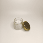 Ароматическая свеча «Булочка с корицей» — эликсир уюта из волшебного мира Перед вами не просто свеча, а магический артефакт, созданный вручную искусными алхимиками тепла и аромата. Эта миниатюрная баночка хранит в себе тайну сказочной пекарни, затерянной в лесах эльфийского королевства. Как только фитиль вспыхнет, в воздухе зазвучит древнее заклинание — аромат свежей выпечки, сплетённый с пряной корицей. Это не просто запах, а портал в мир, где каждый вечер наполнен уютом и волшебством. Особенности магического эликсира: * Чародейский аромат: нежная выпечка, окутанная облаком коричного дыма — словно кусочек пирога, материализовавшийся из воздуха. * Натуральные ингредиенты: соевый и кокосовый воск — основа, одобренная самими лесными духами. Чистое, бездымное горение, как дыхание дракона в морозный вечер. * Элегантная упаковка: стеклянная баночка с золотой крышкой — словно сосуд для древних зелий. Идеально впишется в любой уголок вашего замка или хижины ведьмы. * Долговечность: более 20 часов магического свечения. Свеча не теряет аромата, как клятва, данная на рассвете. Как использовать: * для создания атмосферы уюта в библиотеке, где хранятся древние фолианты; * во время ритуалов релаксации — пусть аромат унесёт вас в мир сладких грёз; * как часть декора в «зале советов» — добавьте нотку домашнего тепла в обсуждения с друзьями; * для медитации: позвольте запаху корицы вести вас по тропам воспоминаний. Легенда: Говорят, что эта свеча создана по рецепту старой ведьмы из деревни Лунного Света. Она добавляла в воск щепотку счастья, каплю спокойствия и горсть воспоминаний о детстве. Теперь каждый, кто зажжёт эту свечу, почувствует, как тревоги растворяются, уступая место умиротворению. Позвольте «Булочке с корицей» стать вашим личным заклинанием уюта. Зажгите фитиль — и пусть магия начнётся!