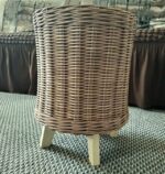 Плетеный пуф