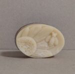 Это мыло — воплощение заботы и нежности, соединившее в себе дары природы: питательное молоко и целебный мёд. Каждый брусок создаётся вручную с соблюдением традиционных техник мыловарения, чтобы подарить вашей коже мягкость и сияние.