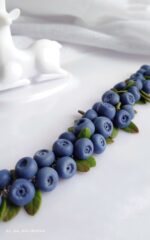 Браслет с голубикой из полимерной глины — изображение 2