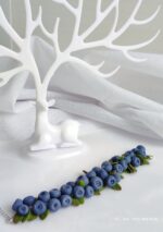 Браслет с голубикой из полимерной глины