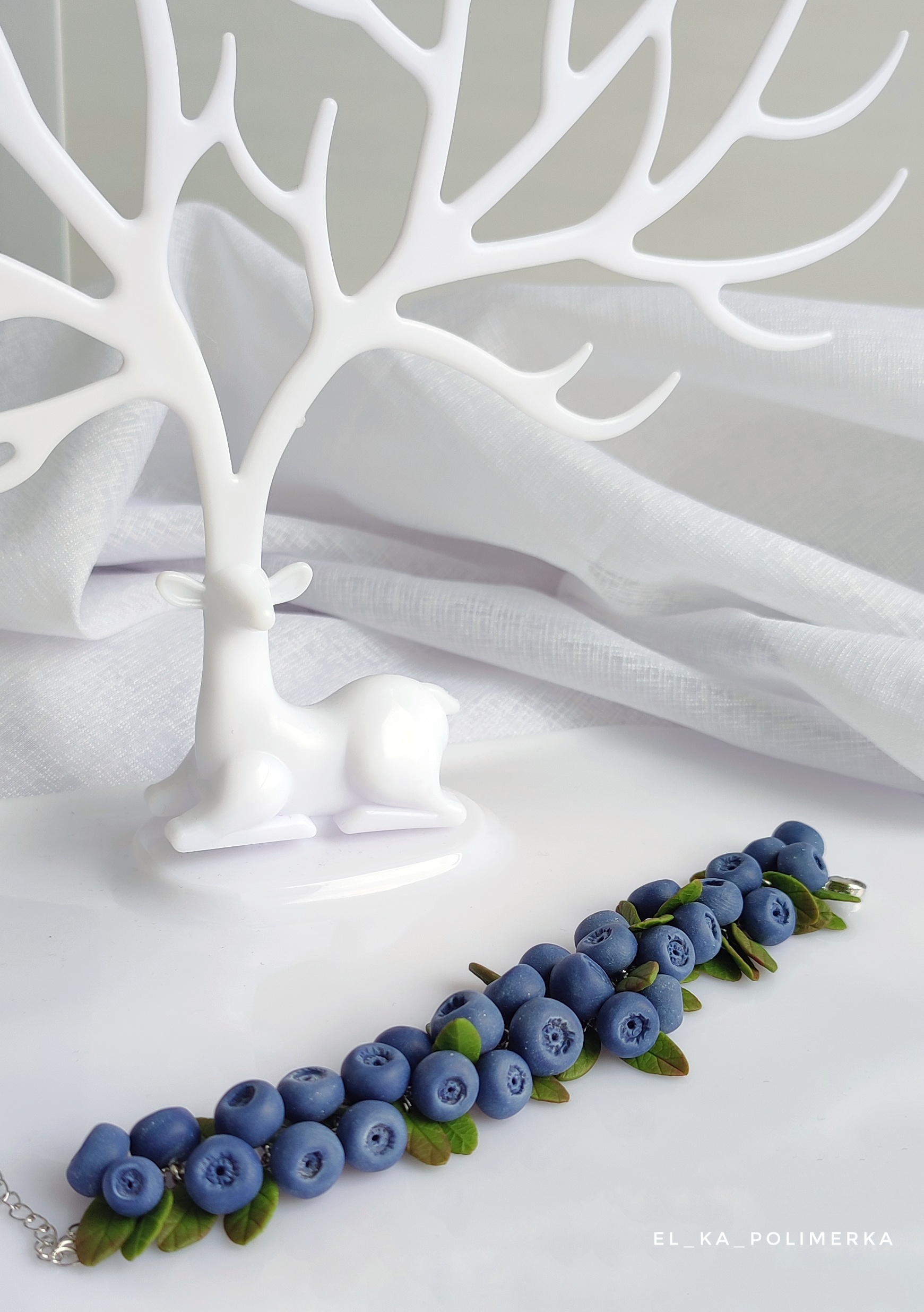 Браслет с голубикой из полимерной глины