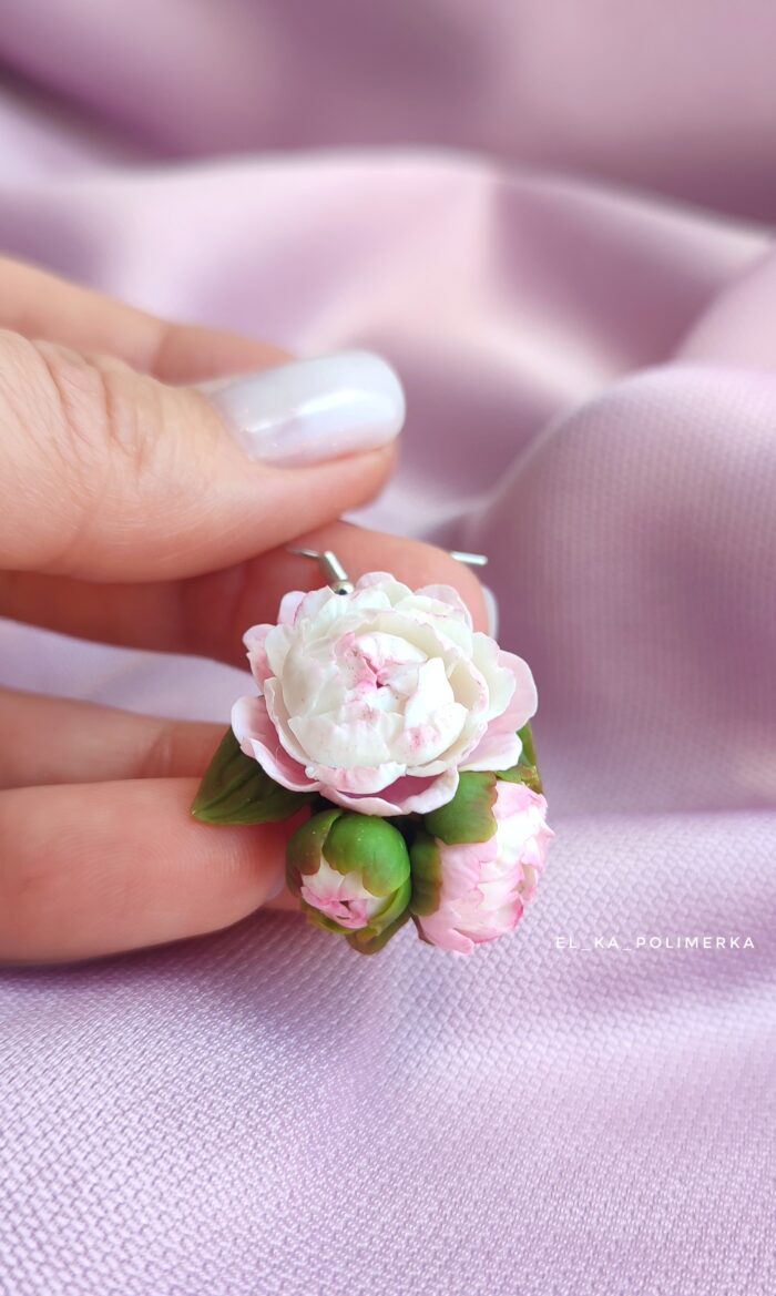 Набор украшений «Пионы» — кулон и серьги из полимерной глины — изображение 5