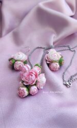 Набор украшений «Пионы» — кулон и серьги из полимерной глины