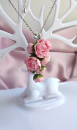 Набор украшений «Пионы» — кулон и серьги из полимерной глины — изображение 2