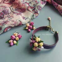 Комплект украшений: браслет из натуральной кожи и серьги с тюльпанами