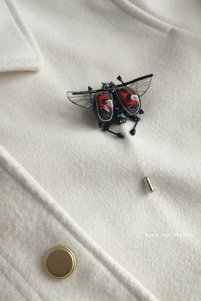 Брошь «Жук» из полимерной глины — изображение 2