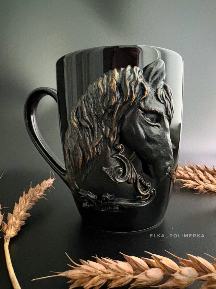 Кружка с декором из полимерной глины «Голова лошади» — изображение 3