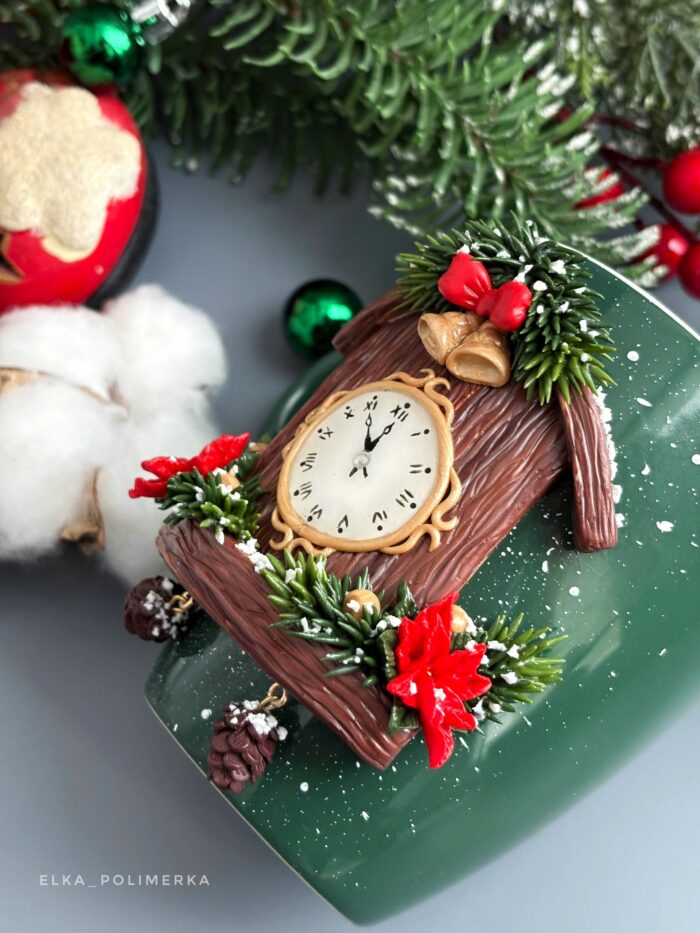 Кружка с декором из полимерной глины «Новогодние куранты» — изображение 3