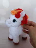 Белая плюшевая лошадка с огненной гривой — изображение 3