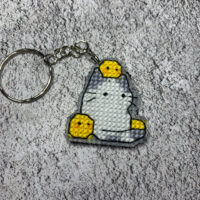 Брелок "Задумчивый котик" — стильный аксессуар и талисман