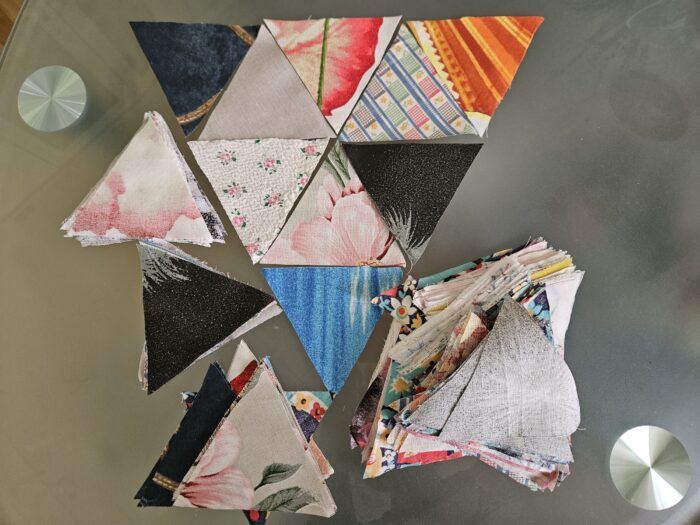 Декоративные миниподушки-антистресс пэчворк и вязание — изображение 19