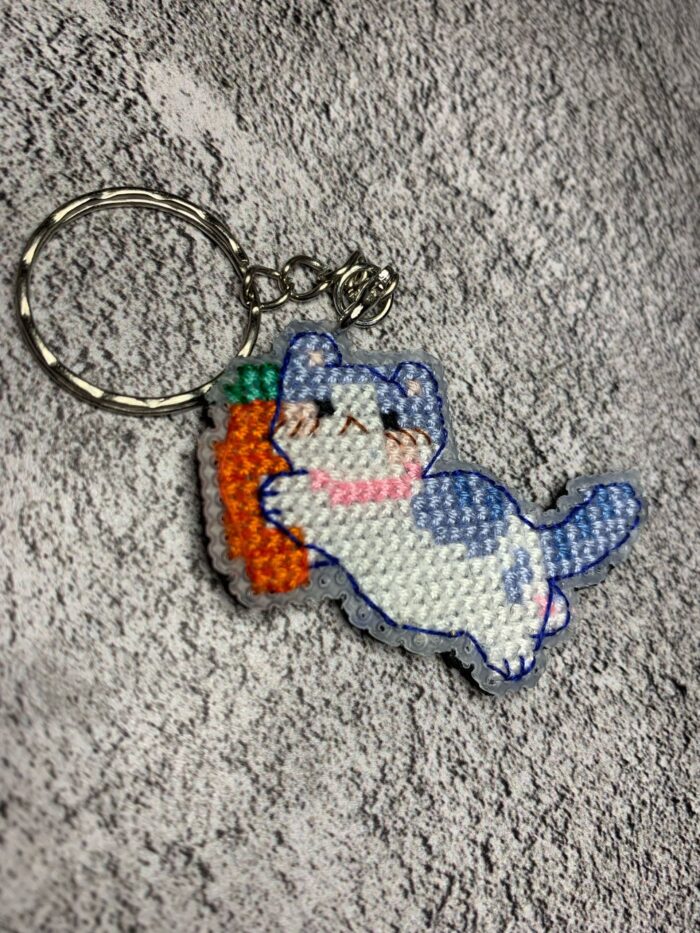 Брелок - "Котик с морковкой" — изображение 4