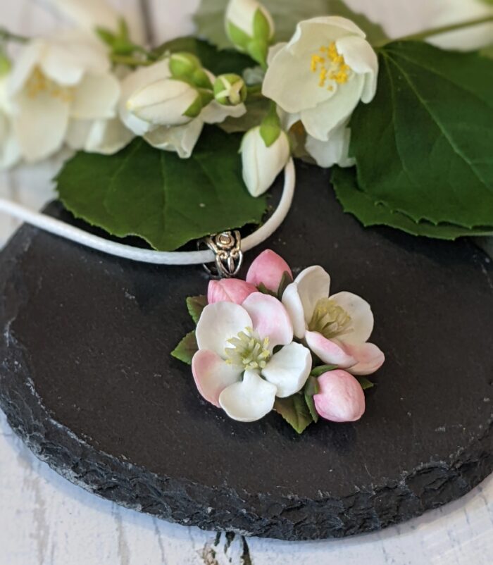 Серьги и подвеска Яблоневый цвет (комплект) — изображение 6